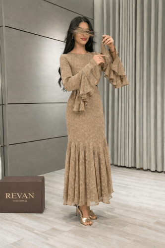 فستان عيد طويل بقصة أنثوية راقية من ريڤــان