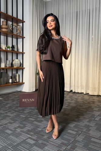 فستان ميدي قطعتين أناقة عصرية بتفاصيل فاخرة من ريڤ...