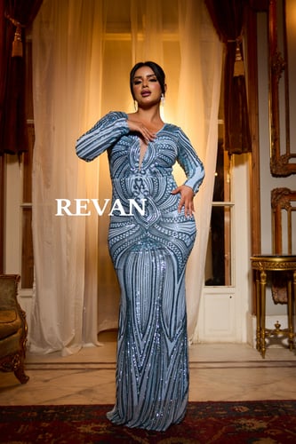 فستان سهرة مطرز بنقشة بأكمام طويلة