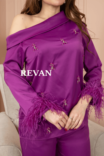 طقم مكون من بلوزة بنطلون بتصميم عصري فريد