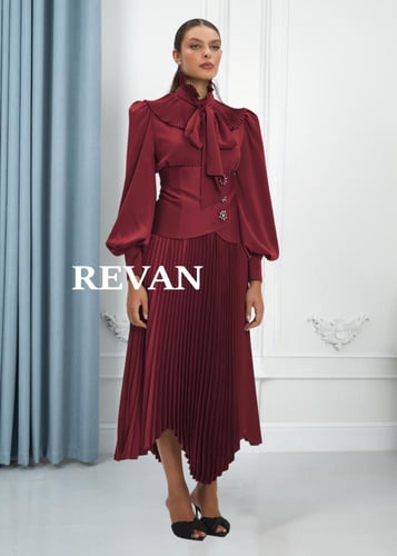 تنورة بليسيه أنيقة بتصميم عصري بحزام مميز