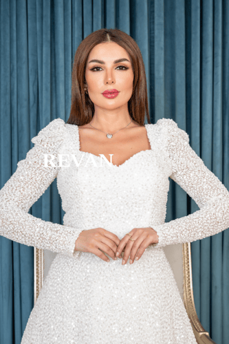 فستان سهرة قصير بترتر لامع وتصميم راقٍ