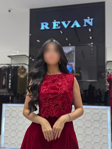 فستان عيد ميدي مطرز تصميم انثوي فاخر من ريڤــان