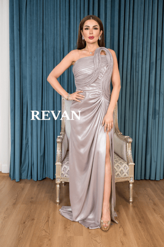 فستان سهرة ملكي بكسرات جانبية