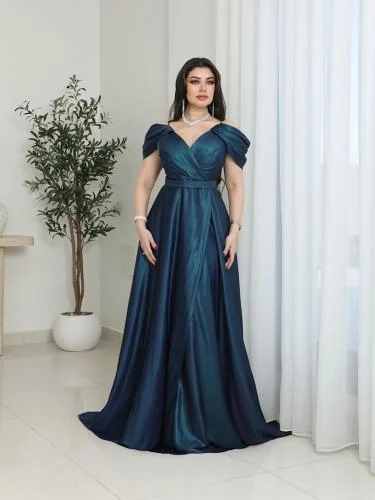 فستان سهرة بلمسة أنوثة