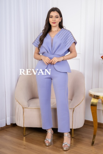 طقم أنيقة بتصميم عصري فاخر