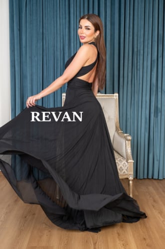 فستان سهرة أحمر بستايل هالتر كلاسيكي