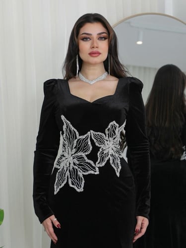 فستان سهرة بتطريز أنيق وقصة راقية من ريڤــان