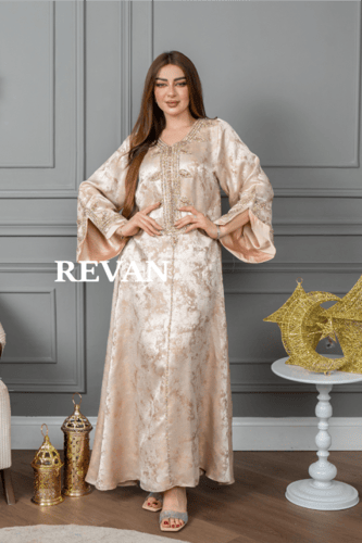 جلابية فاخرة بتصميم مميز ولمسات تطريز راقية