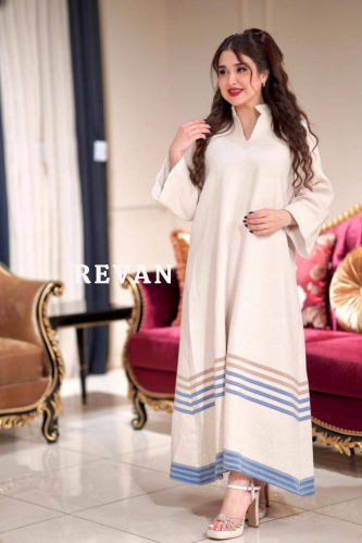 جلابية بتصميم عصري وألوان جذابة