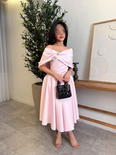 فستان عيد ميدي بياقة أوف شولدر نعومة راقية من ريڤـ...