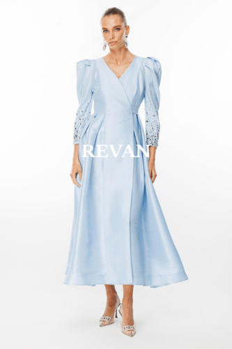 فستان تفته لف سماوي مطرز من ريفان