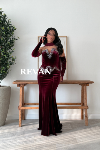 فستان مخملي سحر الإطلالة الملكية