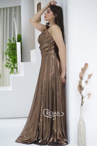 فستان ناعم قماش لامع باكتاف عاريه