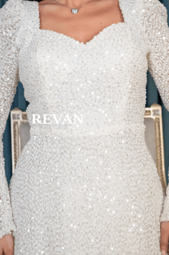 فستان سهرة قصير بترتر لامع وتصميم راقٍ