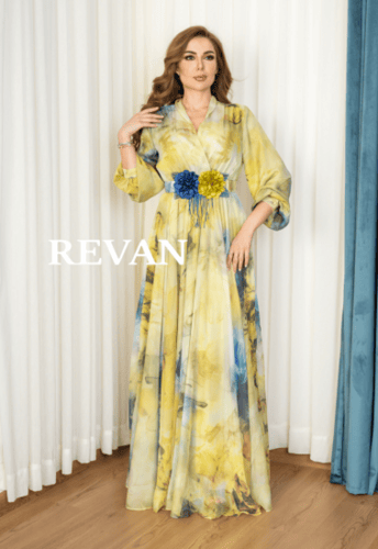 فستان ملكي بتصميم فاخر ولمسات راقية