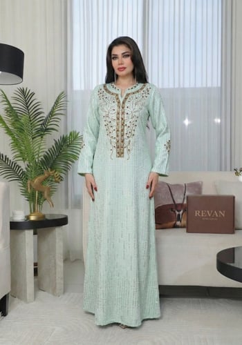 جلابية رمضانية مطرزة بتفاصيل ناعمة من ريڤــان