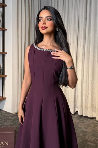 فستان عيد ميدي بتصميم كلاسيكي راق من ريڤــان