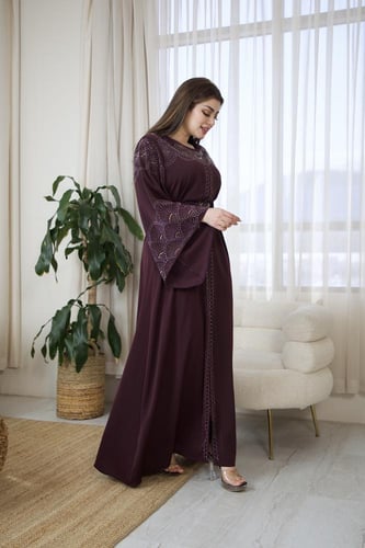 جلابية رمضانية أنيقة بتطريز طولي من ريڤــان