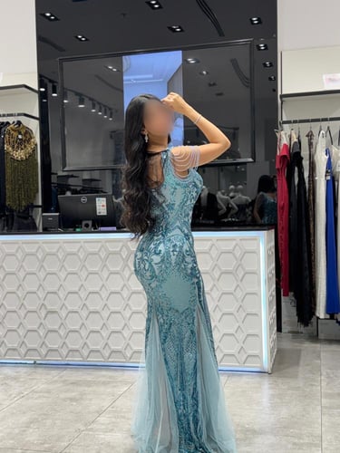 فستان سهرة مطرز فاخر من ريڤــان