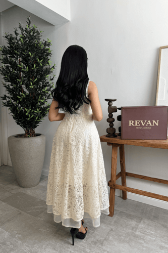 فستان عيد ميدي دانتيل فاخر من ريڤــان