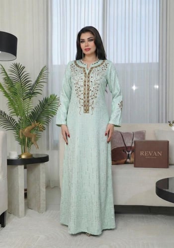 جلابية رمضانية مطرزة بتفاصيل ناعمة من ريڤــان