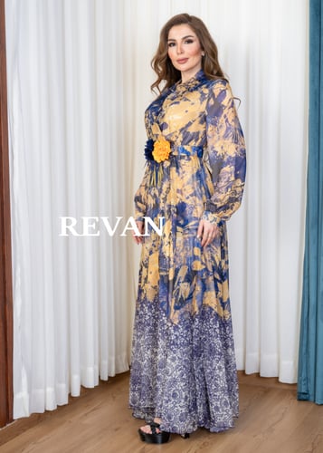 فستان بنقشة ملكية بطابع أنيق وفخم