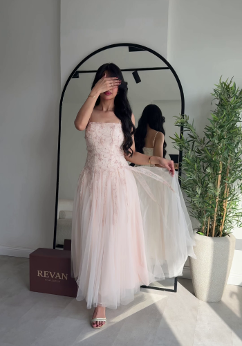 فستان عيد طويل فاخر بتطريز ناعم من ريڤــان