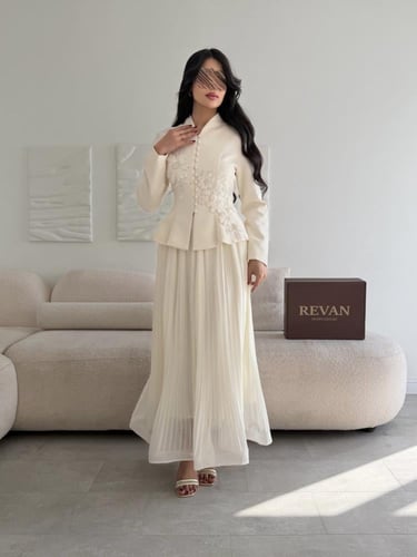 طقم عيد فاخر بتطريز أنيق وقصة راقية من ريڤــان