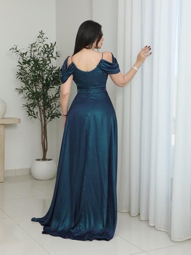 فستان سهرة بلمسة أنوثة