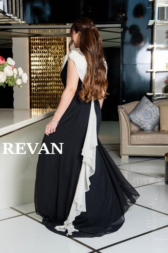 فستان كلاسيكي سهرة شيفون بذيل وشال منسدل من الخلف