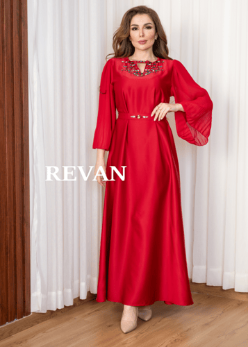 فستان ملكي بتصميم أنيق ولمسات فاخرة