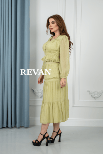 طقم أنيق من قطعتين لإطلالة مميزة