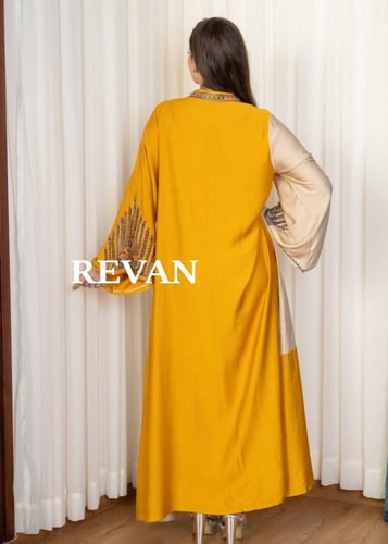 جلابية فاخرة بتطريز يدوي وتصميم تراثي