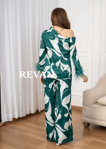 طقم راقٍ بتصميم عصري ولمسات فاخرة