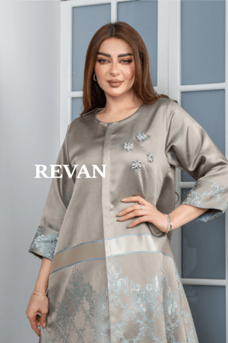 جلابية راقية بتصميم كلاسيكي ولمسات فاخرة