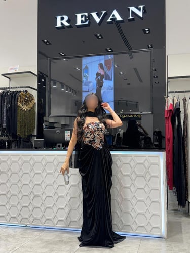 فستان سهرة بتطريز زهري فاخر من ريڤــان