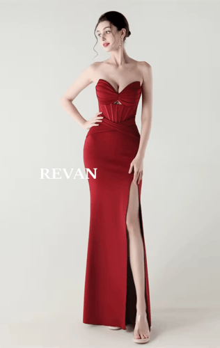 فستان سهرة أنيق بقصة ضيقة وشق أمامي