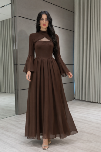 فستان طويل بتفاصيل فتحة أنيقة وأكمام واسعة فخامة ن...