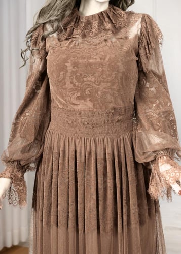 فستان أنيق بتصميم راقٍ