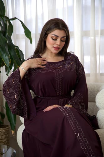 جلابية رمضانية أنيقة بتطريز طولي من ريڤــان