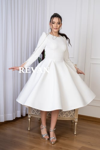 فستان ناعم بكم طويل وتطريز فاخر