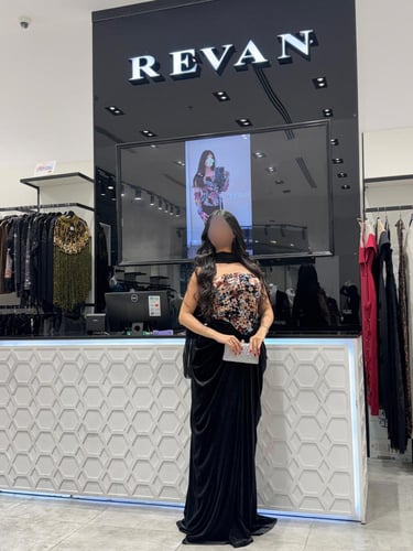 فستان سهرة بتطريز زهري فاخر من ريڤــان