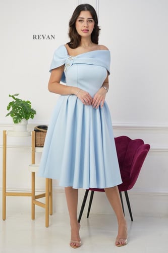 فستان بكسرات أنيقة وتصميم ملوكي