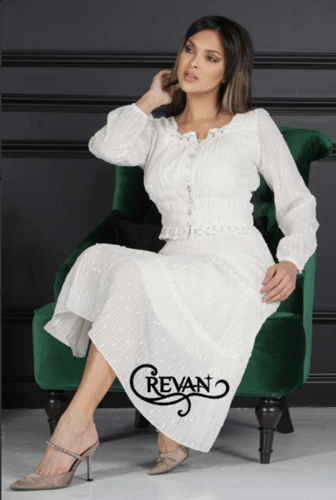 طقم أنيق من قطعتين لإطلالة مميزة