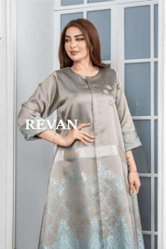 جلابية راقية بتصميم كلاسيكي ولمسات فاخرة