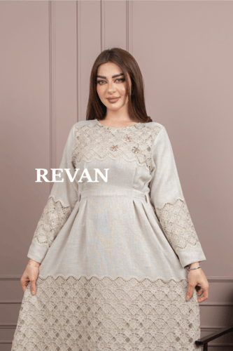 جلابية بتصميم كلاسيكي مع لمسات دانتيل راقية