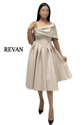 فستان بكسرات أنيقة وتصميم ملوكي