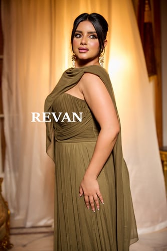 فستان سهرة ملكي بطيّات درابية متناغمة+شال