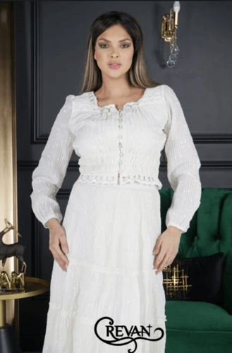 طقم أنيق من قطعتين لإطلالة مميزة